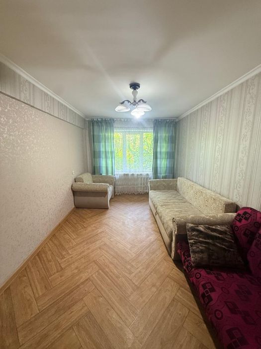 Продам полуторку по Бульвару Гагарина 32