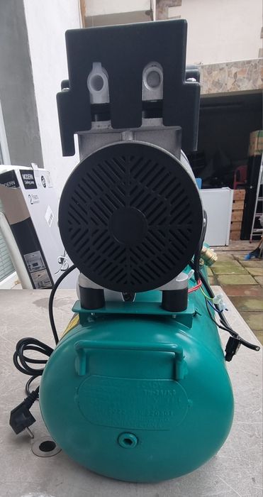 Тих въздушен компресор Vonroc 750w