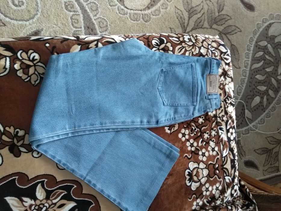 Джинсы женские ..