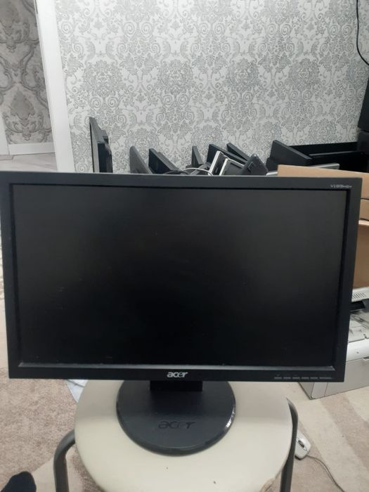 Компьютер в комплекте рабочем состоянии.