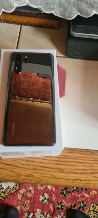 Vând Huawei p 30 pro,8 gb memorie ramai 128 gb stocare