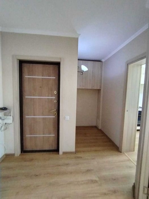 Продается  3  комн квартира Васильковский,35