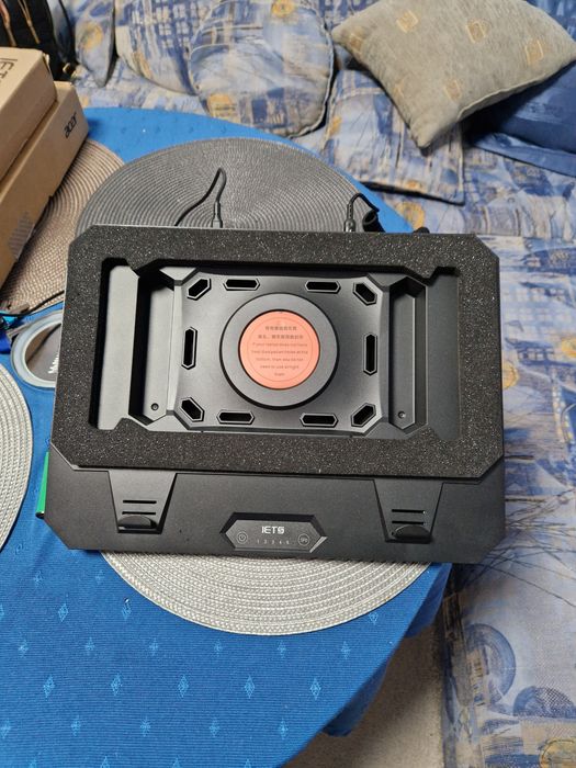 Продавам acer nitro lite 16 в комплект с охлаждаща подложка iets gt300b1 с  включен usb  hub на задня  панел!!!