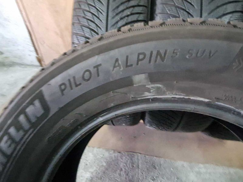 4 Michelin R17 235/60
зимни гуми 
DOT3319