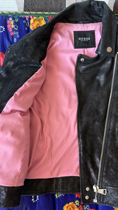 Куртка guess в отличном состоянии
