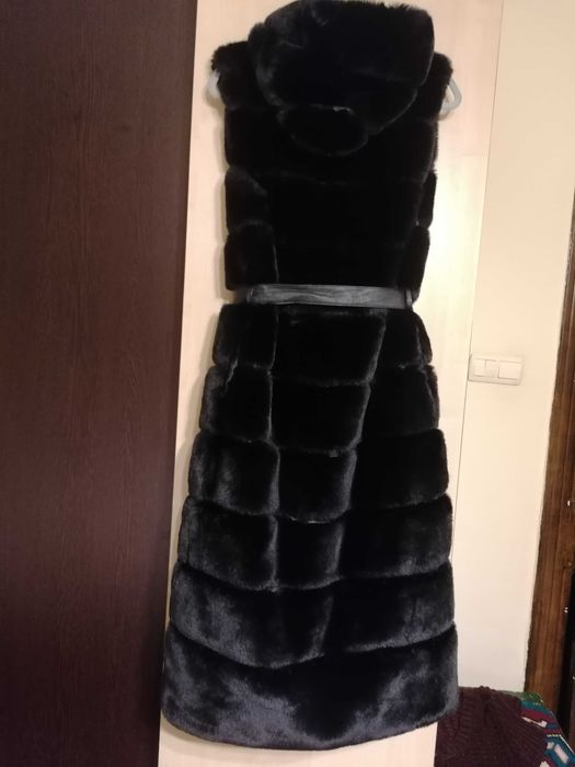 Vesta lunga blana călduroasa