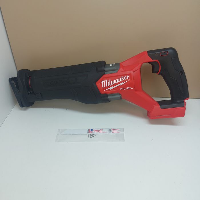 Акумулаторен безчетков саблен трион MILWAUKEE M18FSZ-0