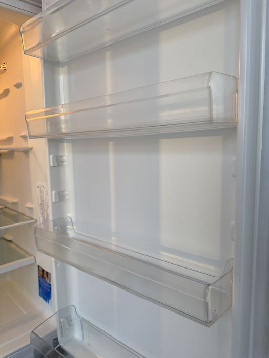 Холодильник срочно продам!