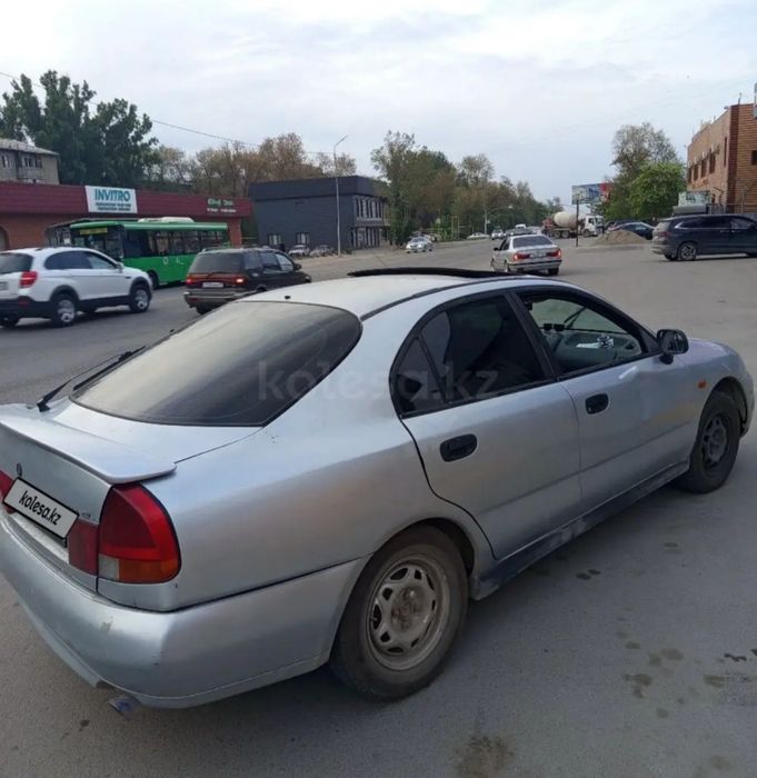 митсубист каризма 1.6