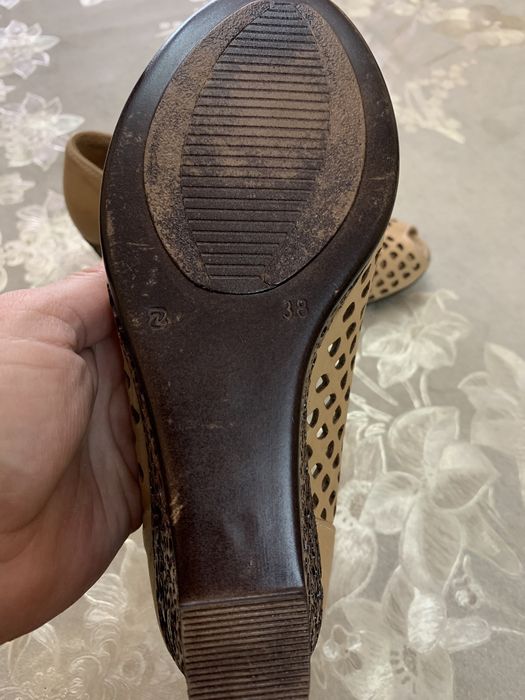 Продам женские туфли