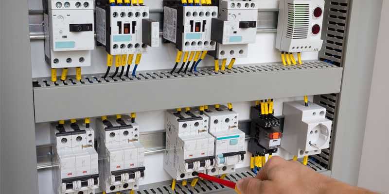 Electrician interventii rapide tablou sigurante prize lumini, etc