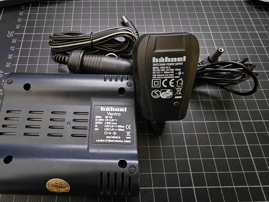 Incarcator rapid acumulatori AA / AAA Hahnel PowerStation Ventra