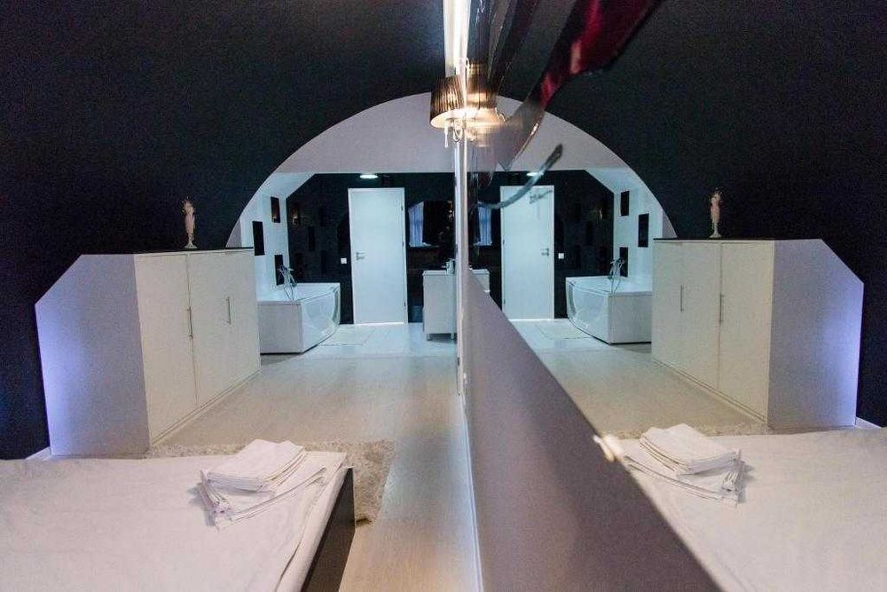 Vand apartament 3 camere si 2 bai la 100 m de faleza Dunarii