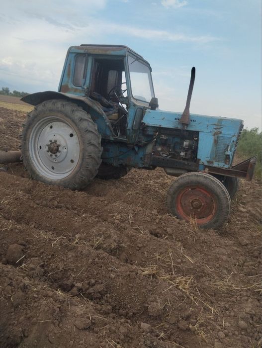 Belorus traktor sotiladi