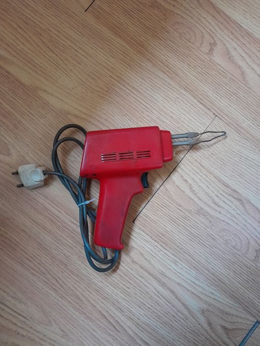 Pistol de lipit cu fludor.