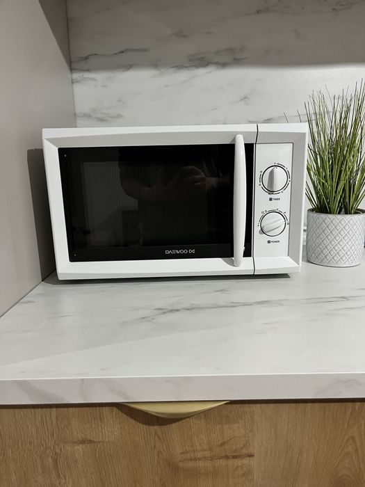 Cuptor microunde exterior impecabil Daewoo 700W
