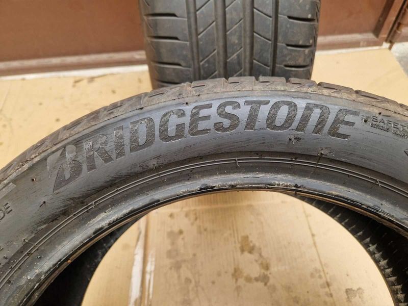 2 Bridgestone R17 225/45
летни гуми
DOT1521