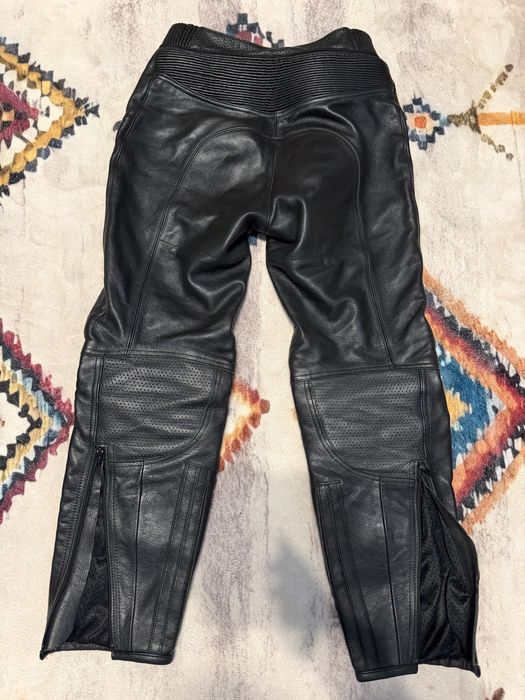 Кожен мото екип Alpinestars.