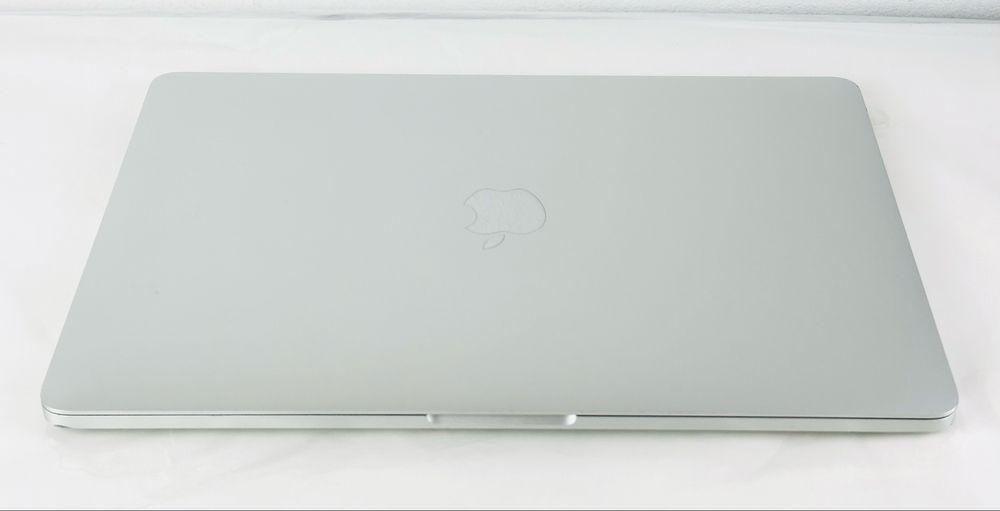 Apple MacBook Pro 13" M1 8RAM 256GB Touch Bar Перфектен! Гаранция!