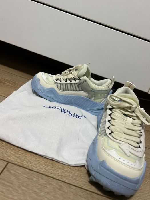 Vând adidași off white mărimea 37