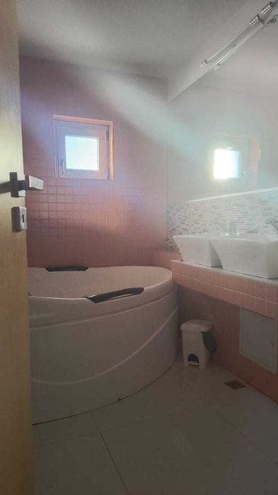 Apartament 4 camere, decomandat, str. Amaradia, Craiova