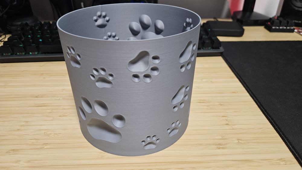 Vaza cu model labuta de caine printata 3D