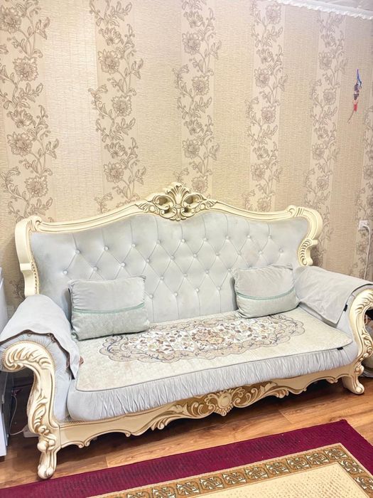 Диван светло зеленый