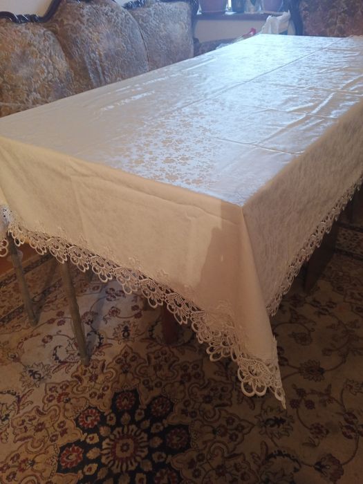 Скатерть белая с узорами