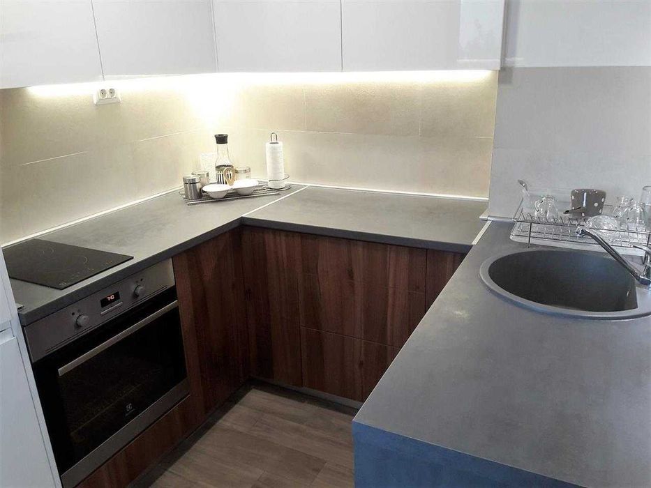 Дава се под наем Двустаен апартамент в Бургас, Славейков - 56 кв.м за 178.5 € - Снимка #2