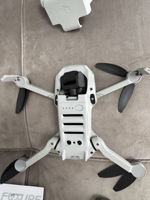 Dronă DJI Mini 2 Fly More Combo – Stare Impecabilă, doar testata , Pachet Complet + Filtre