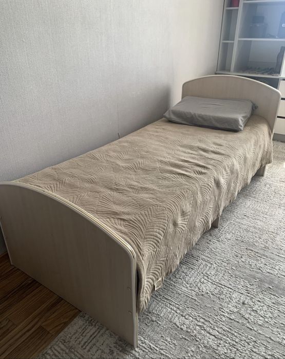 Продается шкаф,комод, кровать
