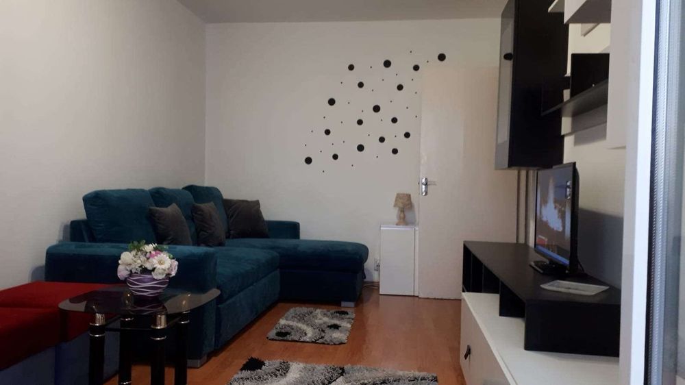 Închiriez apartament