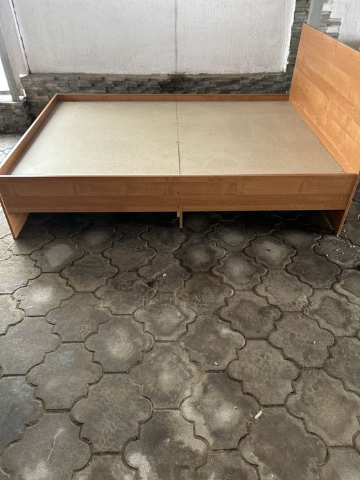 Продам кровать в отлично с состоянии.