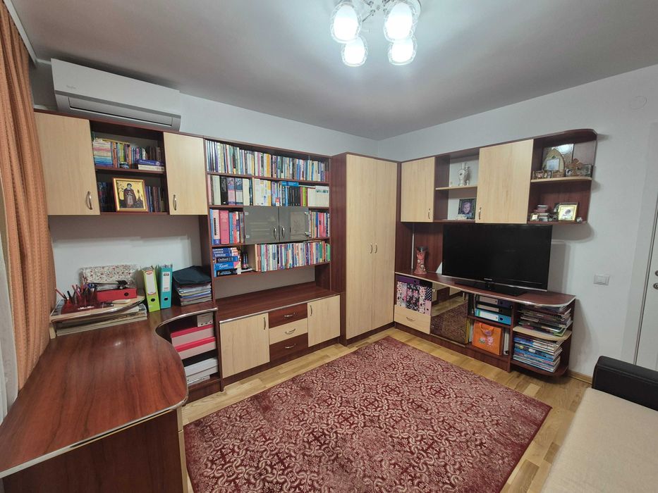 Mobilă - Dulap, bibliotecă, comoda TV, noptieră, birou, canapea