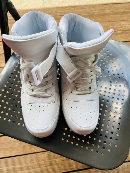 Бели кецове