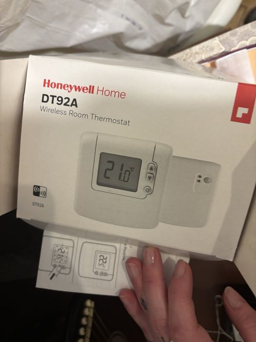 Honeywell Home DT92A Wireless Room Thermostat.