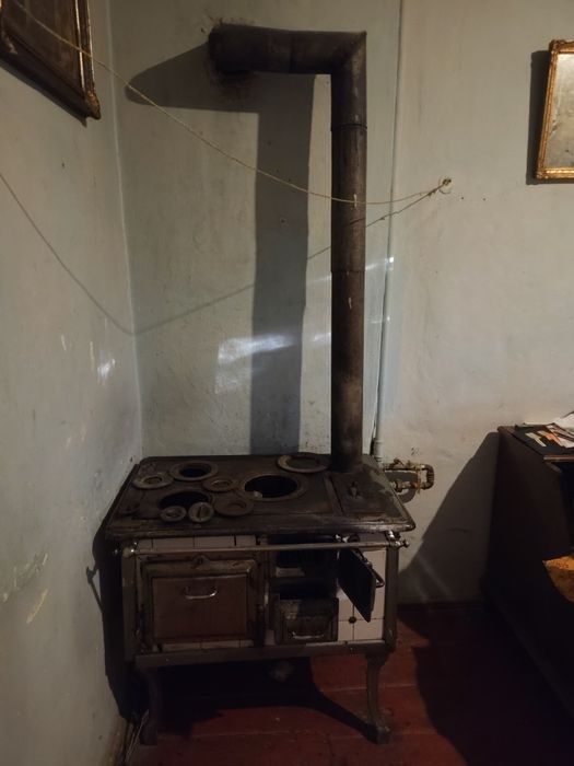 Sobe de fontă tip mașină de gătit, gaz sau lemne, folosită