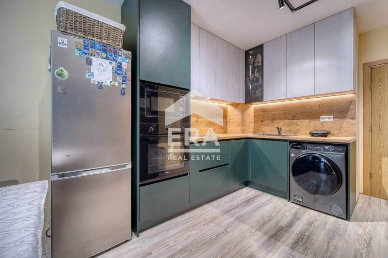 Тристаен, обзаведен апартамент за продажба в м-т Св. Никола, гр. Варна