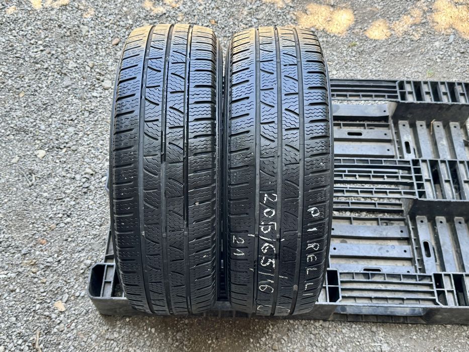 2бр.ЗИМНИ ГУМИ Pirelli 205/65/16C 7.5мм. грайфер за бус