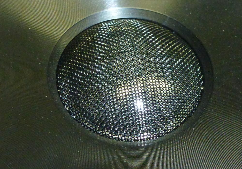 Превъзходни колони с верен , детайлен и натурален звук.ЗА СТУДИОТО!