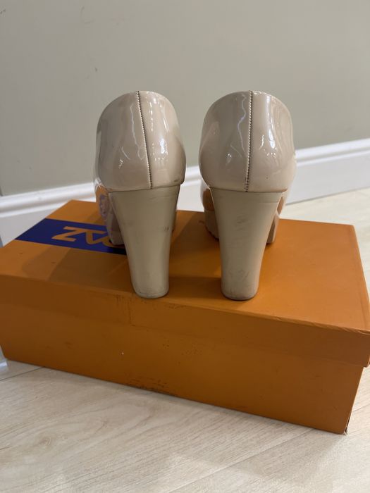 Туфли, лаковые бежвые