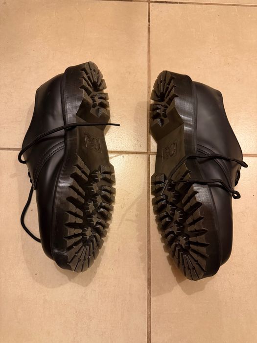 Продавам обувки Dr. Martens почти нови