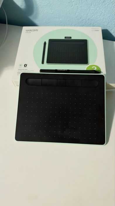 Графический планшет Wcom Intuos Small Bluetooth CTL- 4100WLE-N зеленый