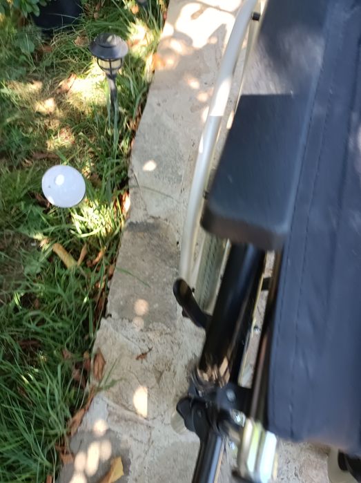 Cărucior cu rotile.