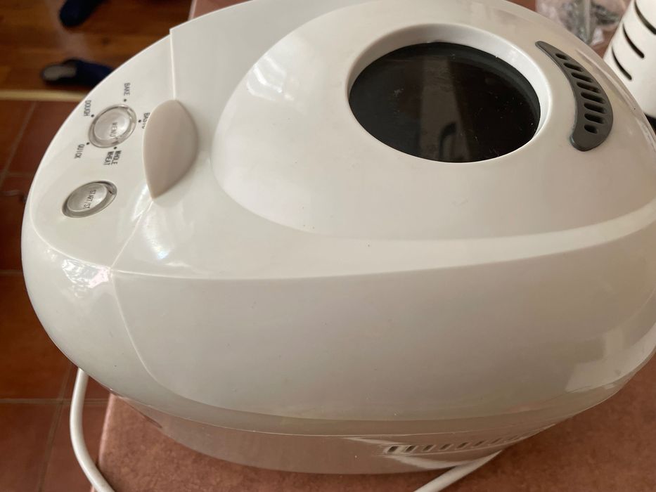 Продается компактная хлебопечка