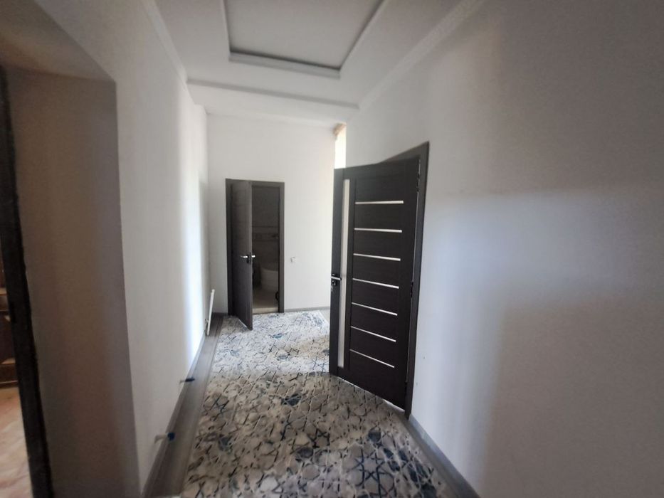 Hazoraspda yangi 4 qavatli doʻmni 2-etajida 2 xonali kvartira sotiladi