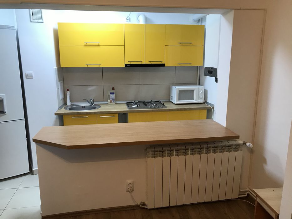 Ofer spre inchiriere garsoniera