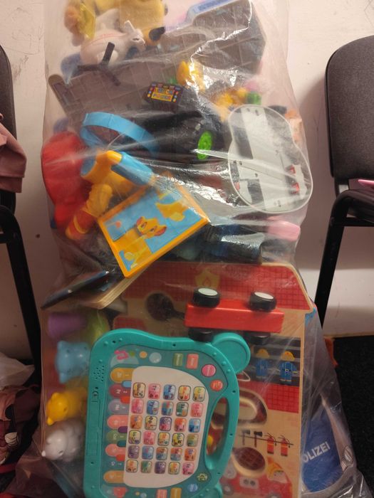 Продавам един чувал със играчки много разнообразни  музикални