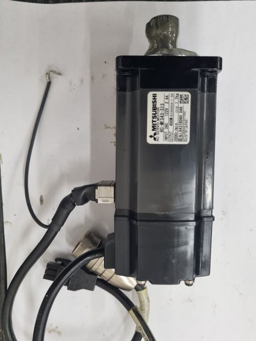 Серво мотор Mitsubishi HC-MFS-43-S13 Налични 3 броя