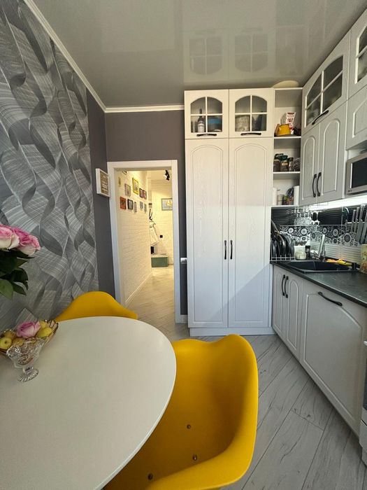 3- комнатная " сталинка" с ремонтом